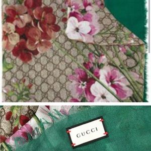 Gucci floral scarf 85%modal/15%silk. Barely worn.120 cm x 120 cm